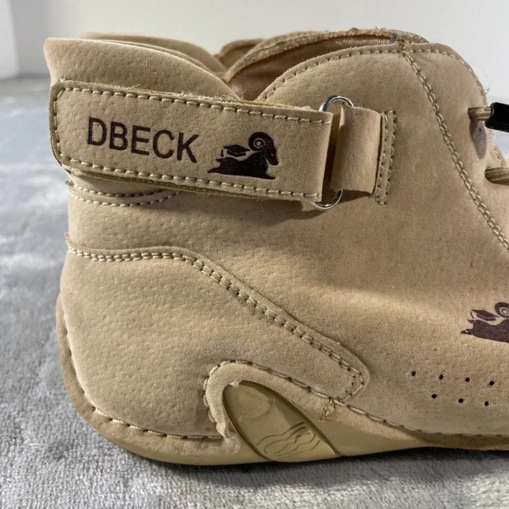 Dbeck Shoes Mens Size 44 US-10.5 Beige Suede Explorer‎ Mid Top Lightweight
